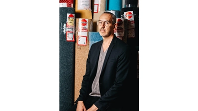 Der Schriftsteller und Theaterregisseur Marc Lunghuß, aufgewachsen im Raum Bad Nenndorf, hält am 3. Oktober eine Lesung auf der Laga.  (Foto: Jordana Schramm)
