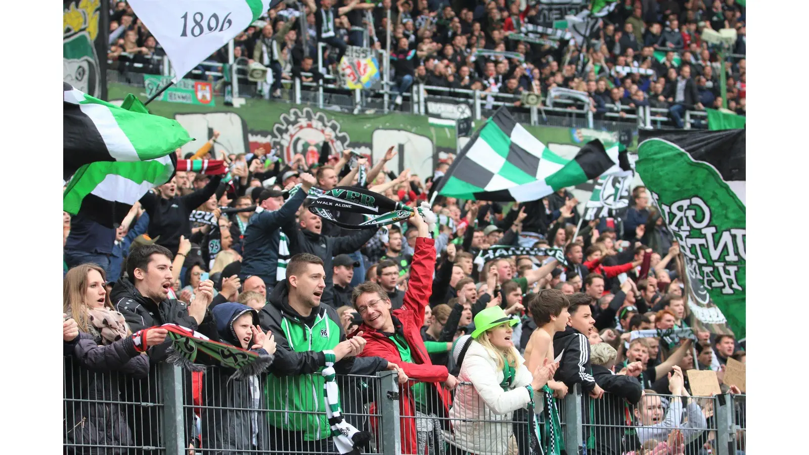 Schalke 04 kommt Freitag nach Hannover (Foto: bb)