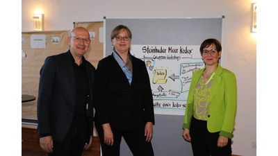 Gehören zu den Akteuren der 13. Steinhuder Meer Konferenz (v.li.): Jens Palandt, Landesbeauftragte regionale Landesentwicklung Leine-Weser Frauke Patzke und Doreen Juffa. 