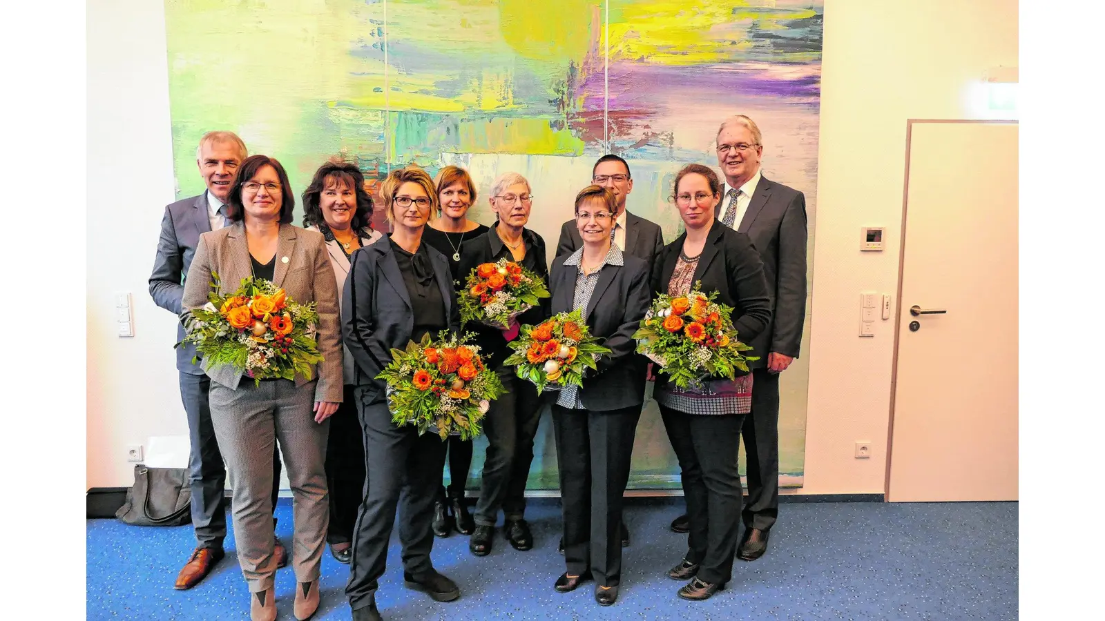 Volksbank in Schaumburg gratuliert Jubilaren (Foto: di)