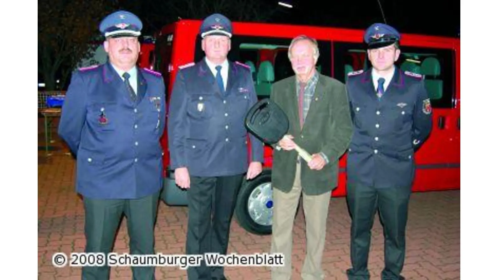 Zwei neue Transportfahrzeuge für die Freiwillige Feuerwehr (Foto: red)
