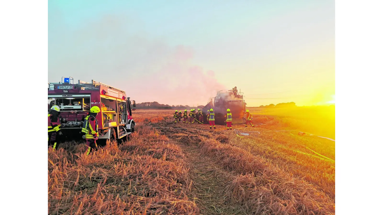 Mähdrescher brennt (Foto: nh)