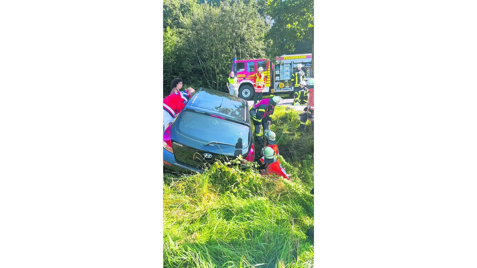Auto landet im Straßengraben (Foto: mk)