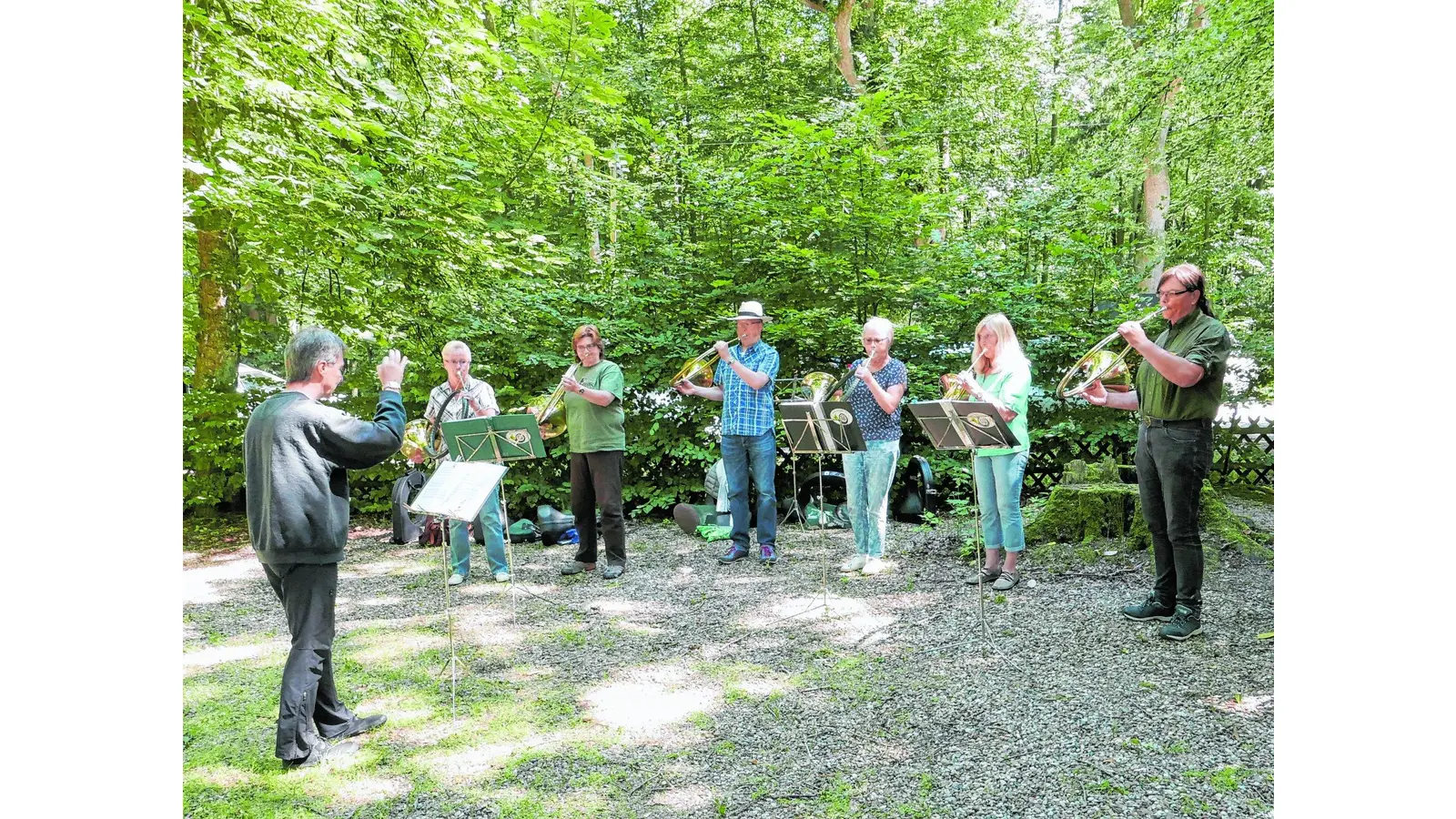 Jagdhornbläser musizieren gemeinsam (Foto: red)