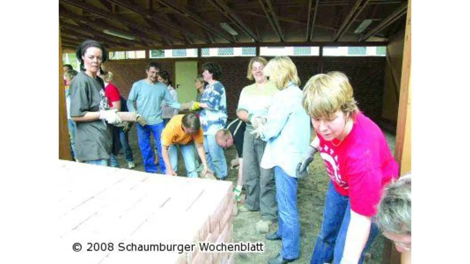 150 Quadratmeter Steine auf Paletten gepackt (Foto: red)