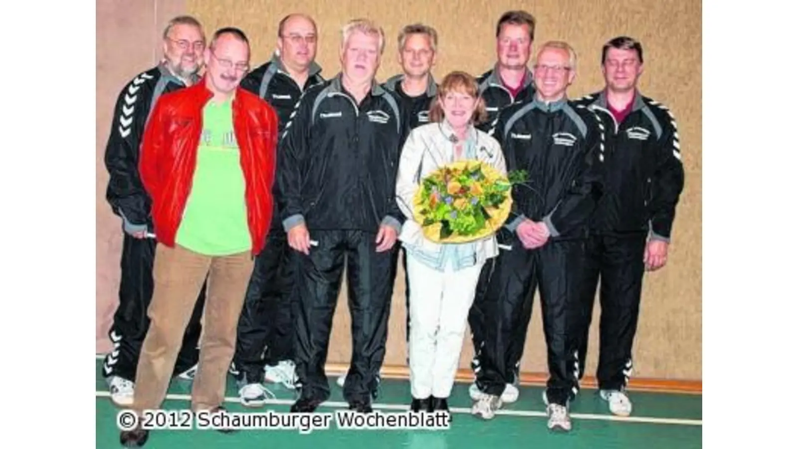 Freude über neue Trainingsanzüge (Foto: pp)
