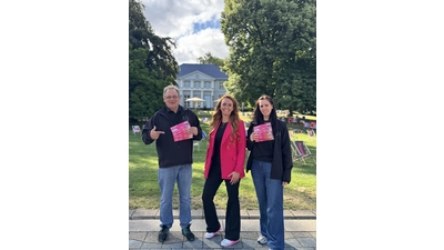 Hans-Jörg van Elst, Anna-Lena Fanselow und Eva Maria Manhillen von der Hand In Hand UG. (Foto: privat)