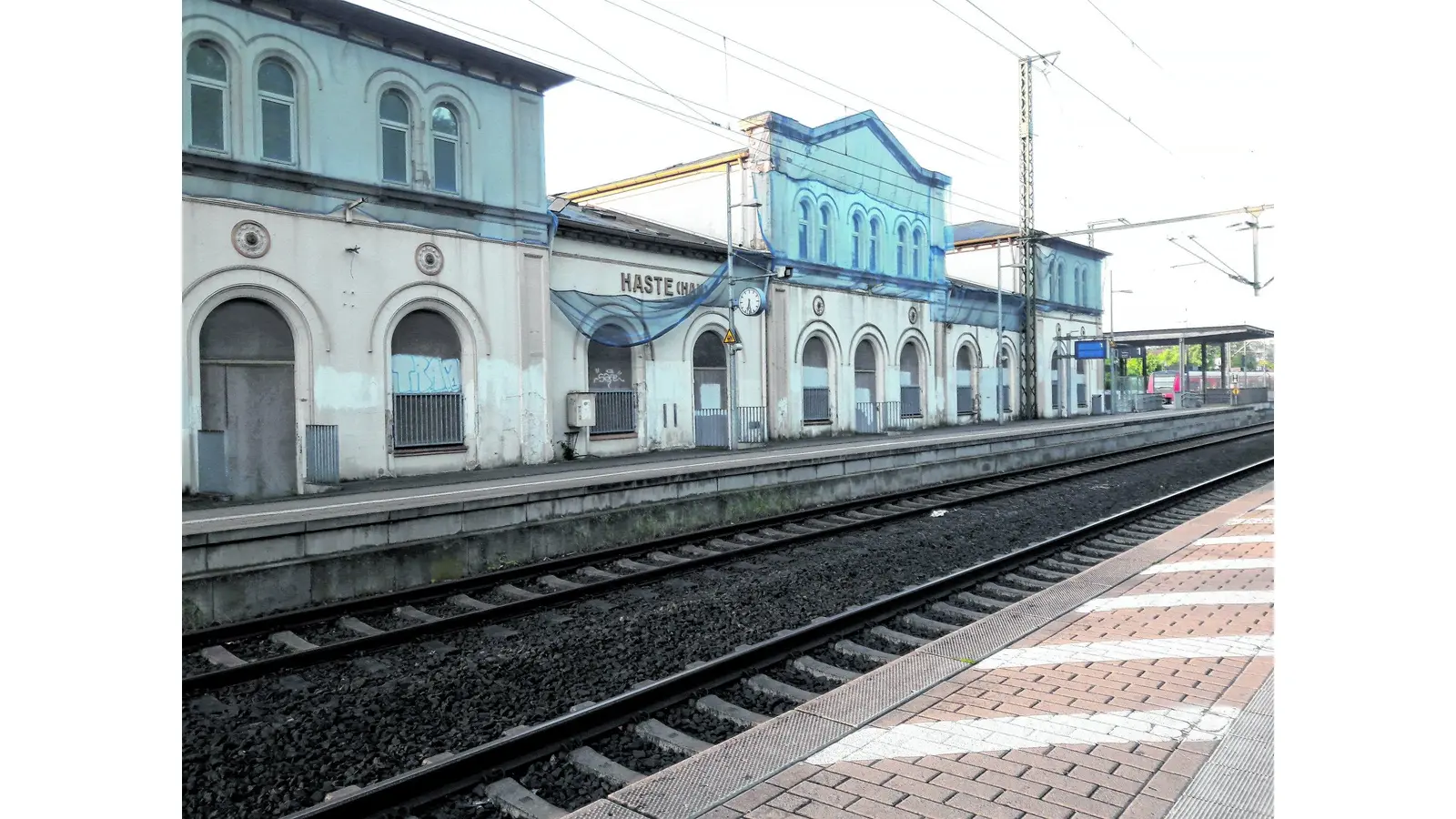 Bahn verzögert Dachreparatur (Foto: jl)