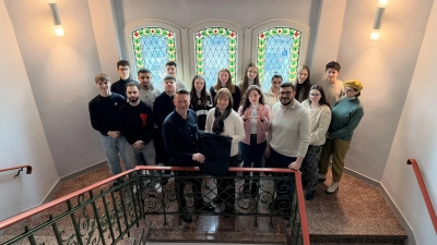 Die BBS-Schüler des ersten Ausbildungsjahrgangs Industriekaufleute stellten sich der Aufgabe der Stadt Rinteln, einen Rucksack für Schulabgänger zu füllen, der Lust auf Rinteln und eine berufliche Karriere in der Stadt macht. (Foto: ste)