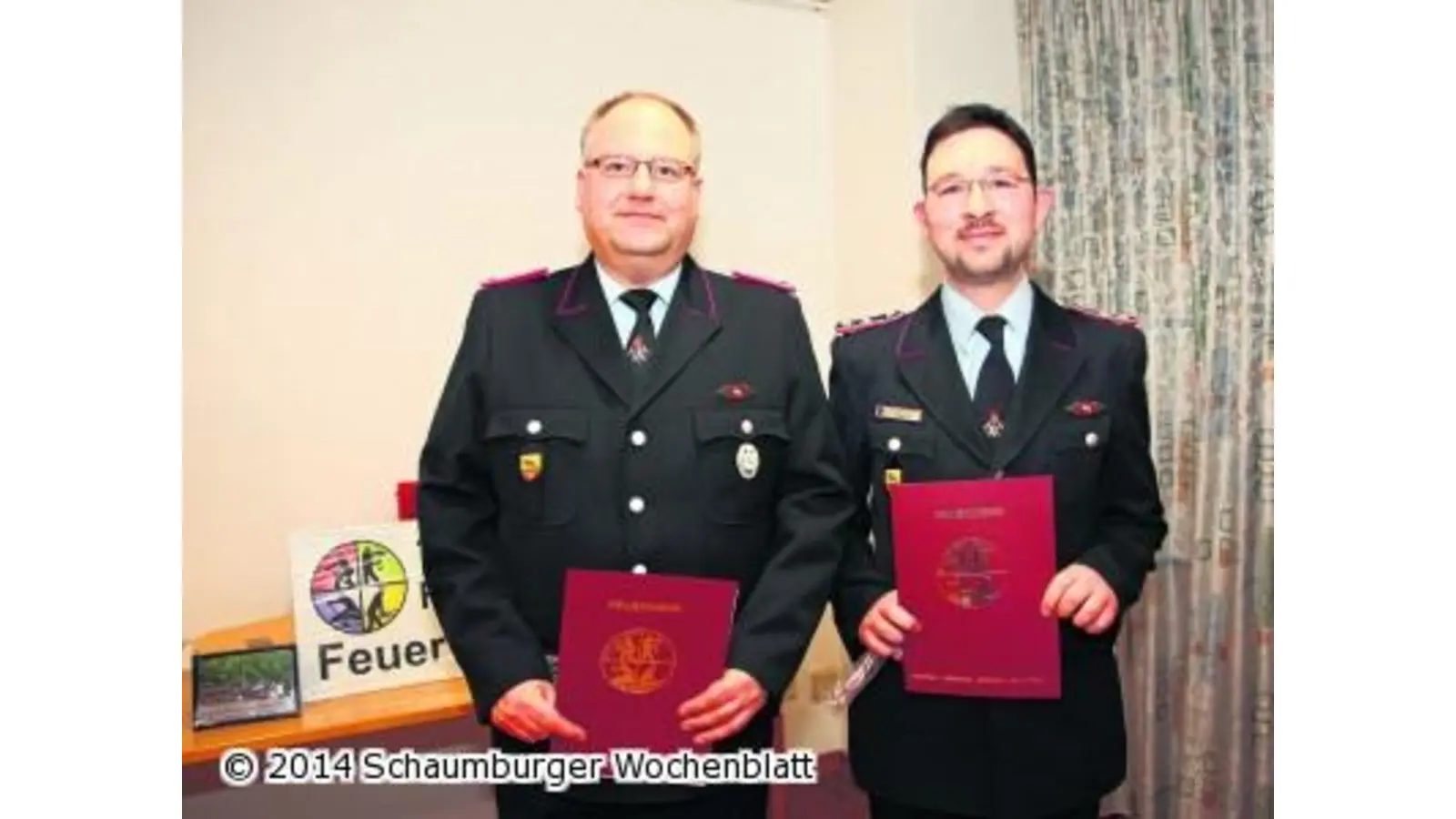 Kameraden bestätigen einstimmig ihre Wahl des neuen Ortsbrandmeisters (Foto: jl)