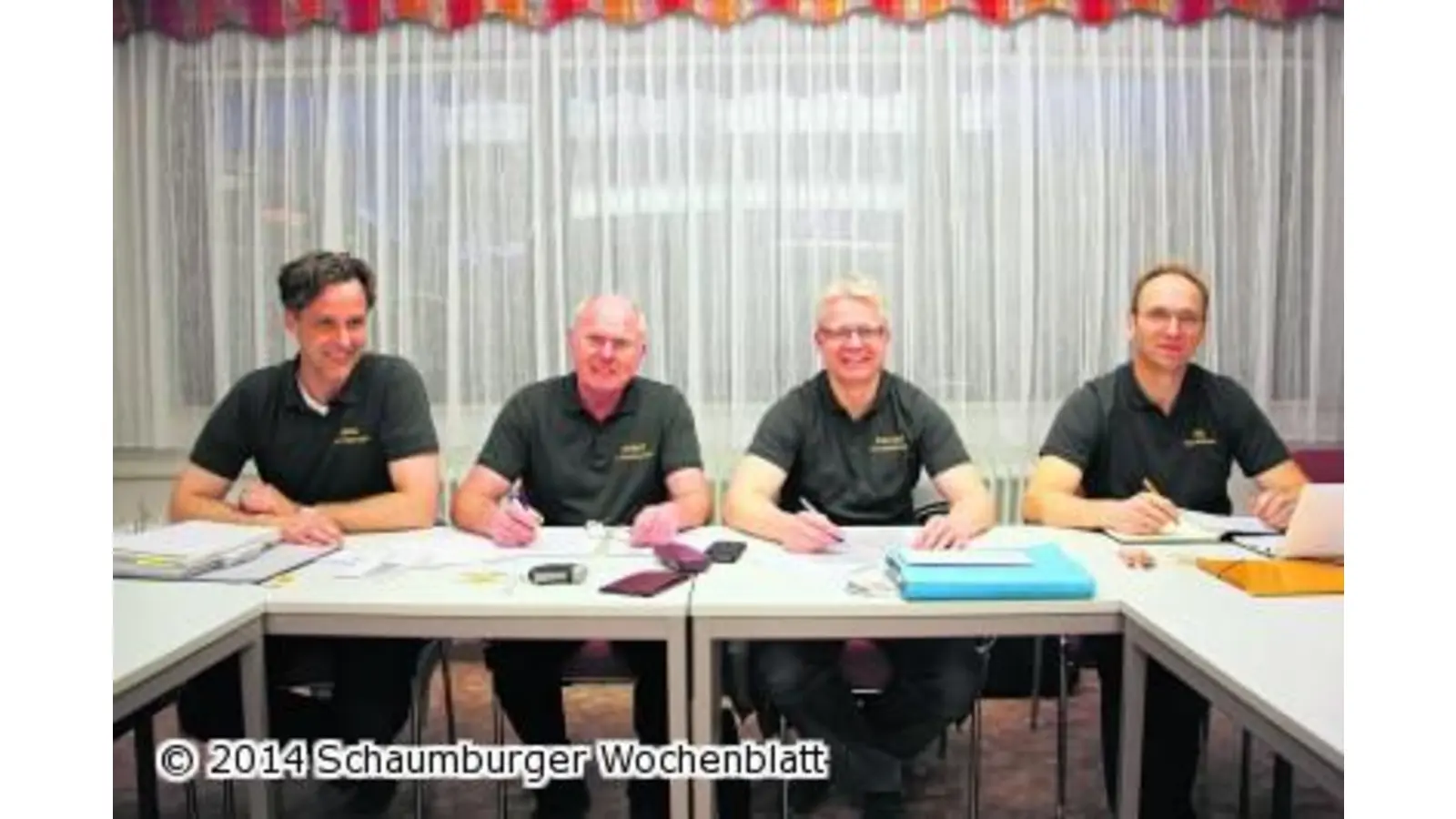 Neues Dach für Papageien und Ziegen (Foto: jl)