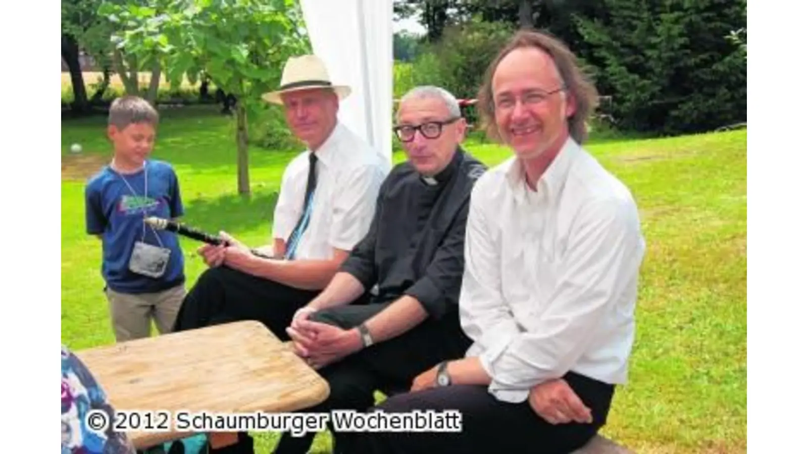 Gespräche über Gott und die Welt im Pfarrgarten (Foto: red)