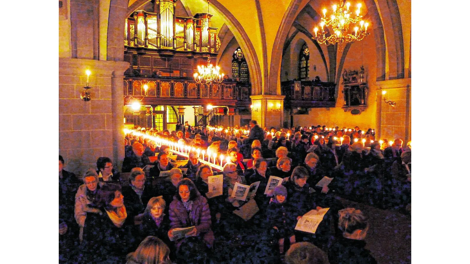Erstes Adventssingen am zweiten Advent (Foto: km)