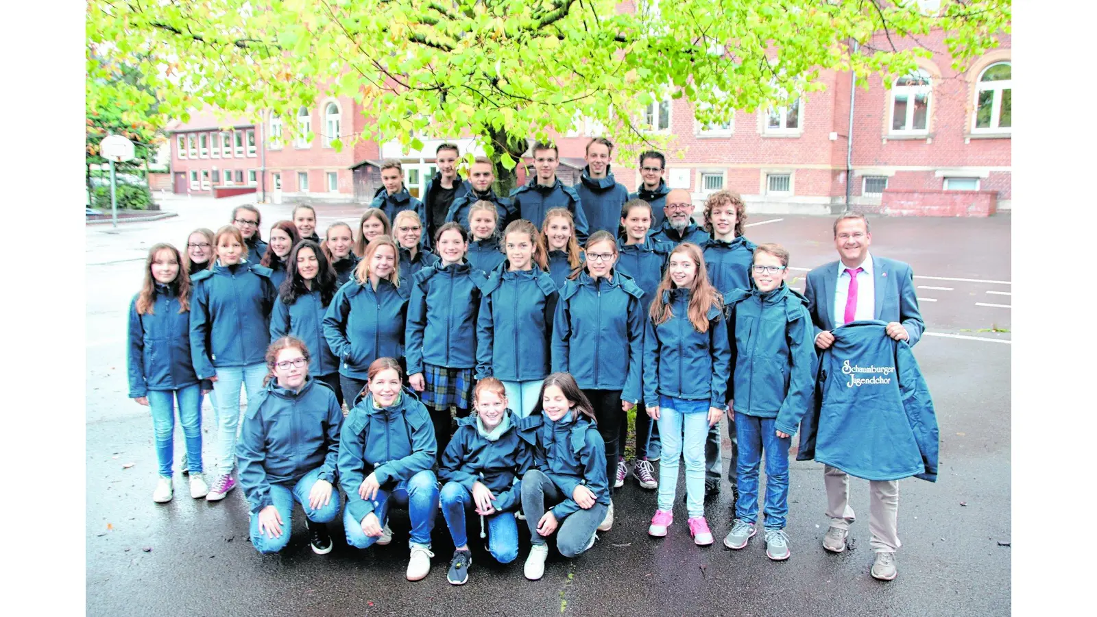 Schaumburger Jugendchor trägt jetzt blaue Jacken (Foto: red)