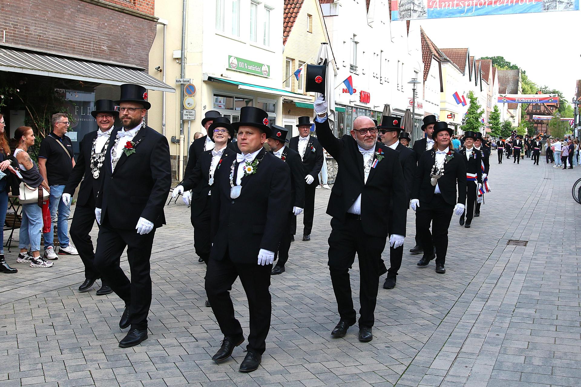Die Stadthäger haben am Mittwoch den Start des Schützenfestes fröhlich gefeiert.  (Foto: bb)