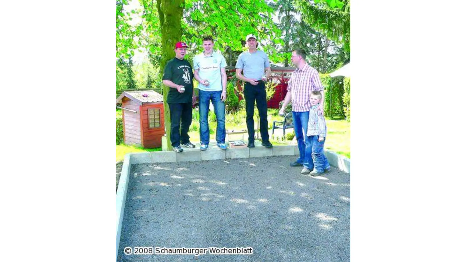 Boule-Bahn unter Bäumen (Foto: al)
