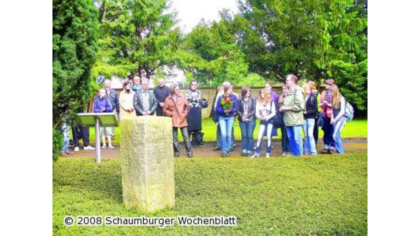 Gedenkmarsch zum Mahnmal (Foto: red)