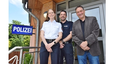 Die Erste Polizeihauptkommissarin Melanie Meinke stellt zusammen mit Sebastian Bode und Frank Schäfer die Polizeiliche Kriminalstatistik für den Dienstbereich Rinteln vor. <br> (Foto: ste)