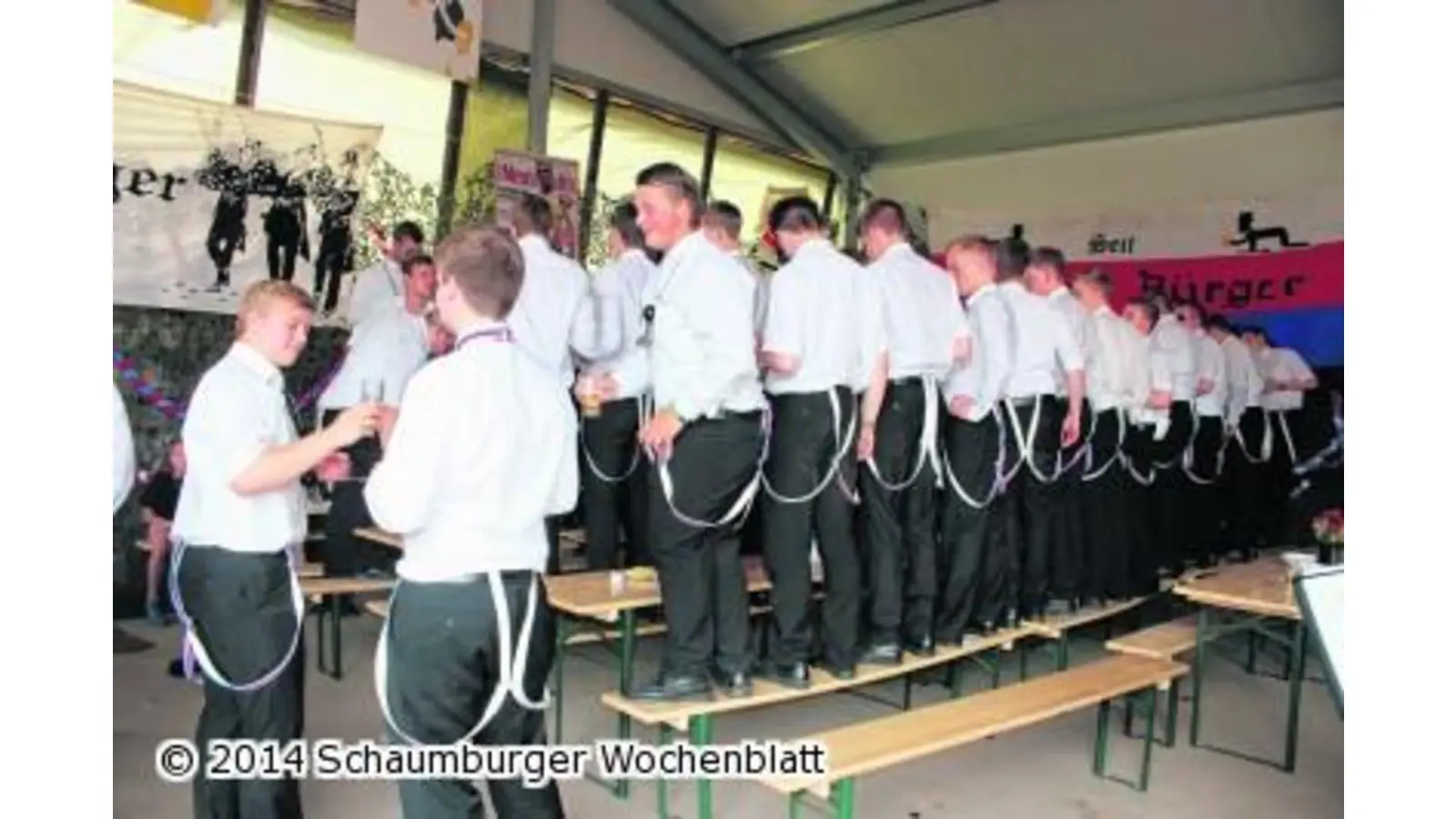 Auch der Bürgermeister tanzt auf den Tischen (Foto: ag)