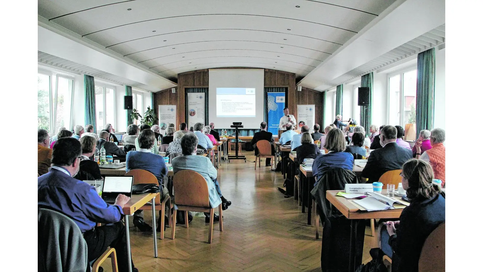 Weltweit den Gemeinden helfen (Foto: nh)