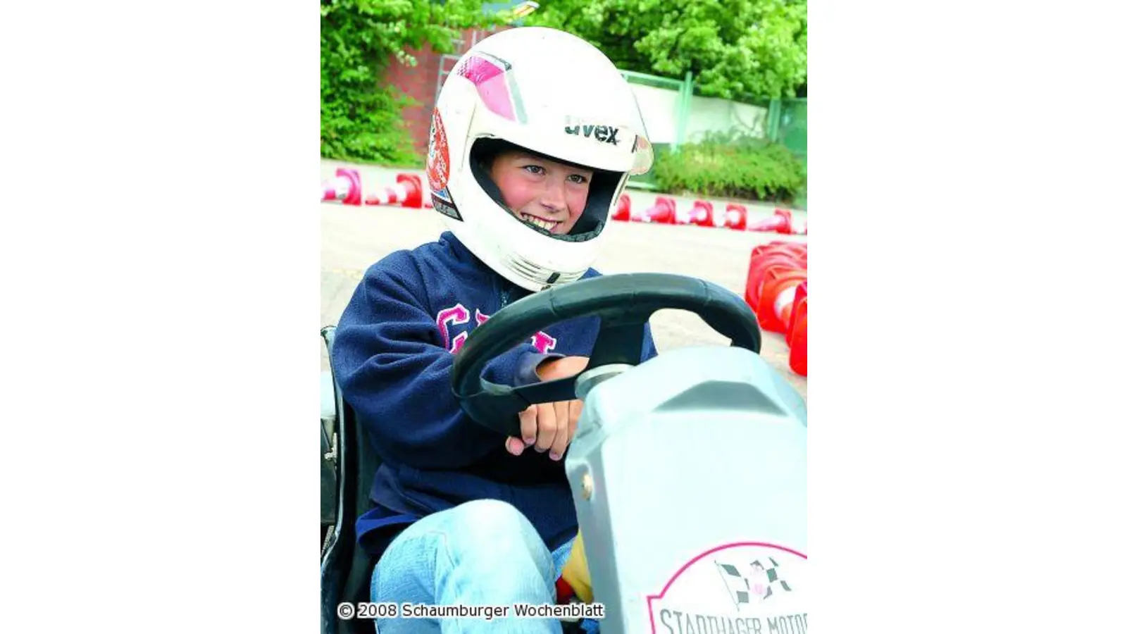 40 Kids flitzen mit Karts über heißen Asphalt (Foto: wtz)