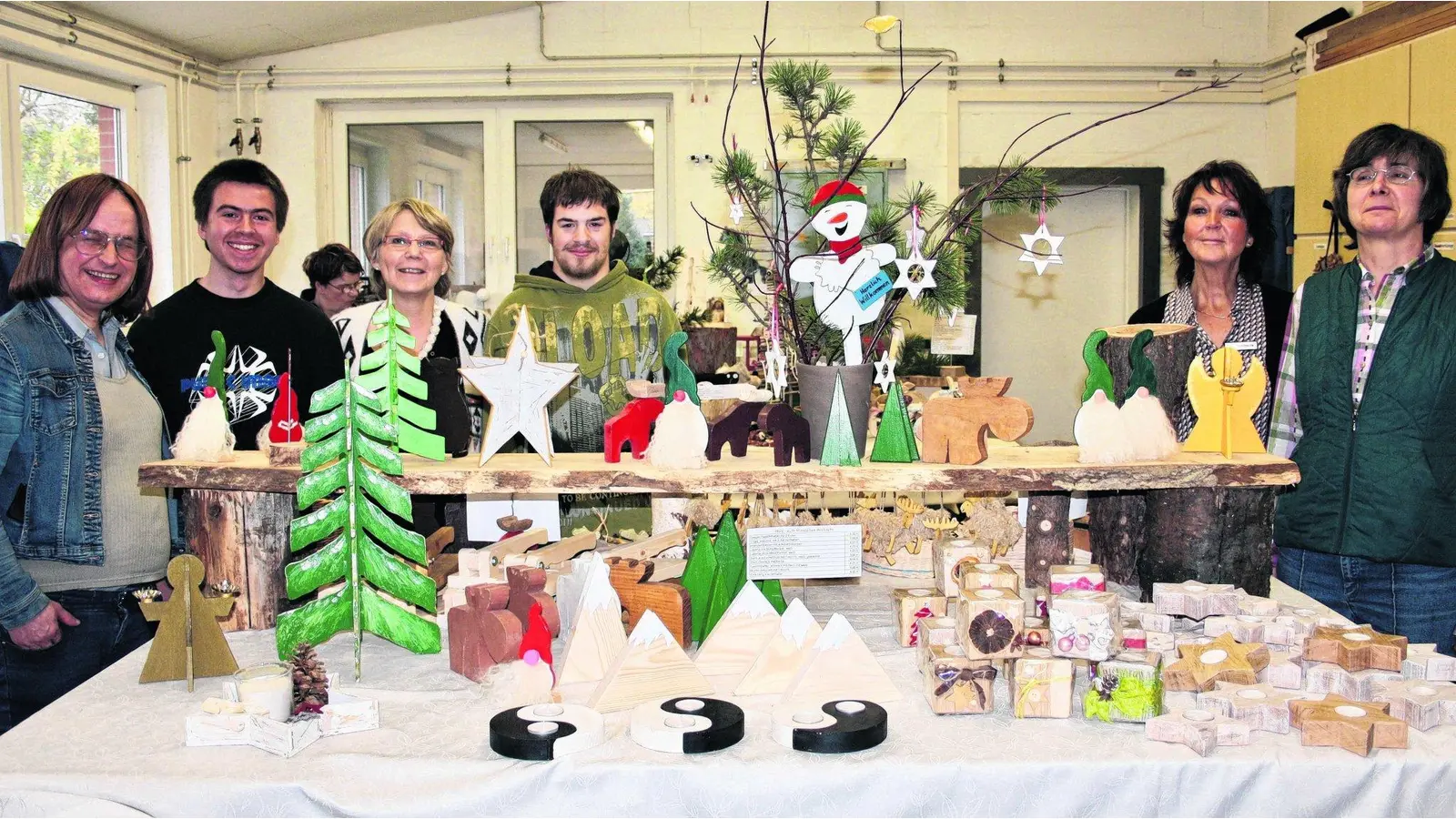 Kreative Holzarbeiten locken beim integra-Basar (Foto: pp)