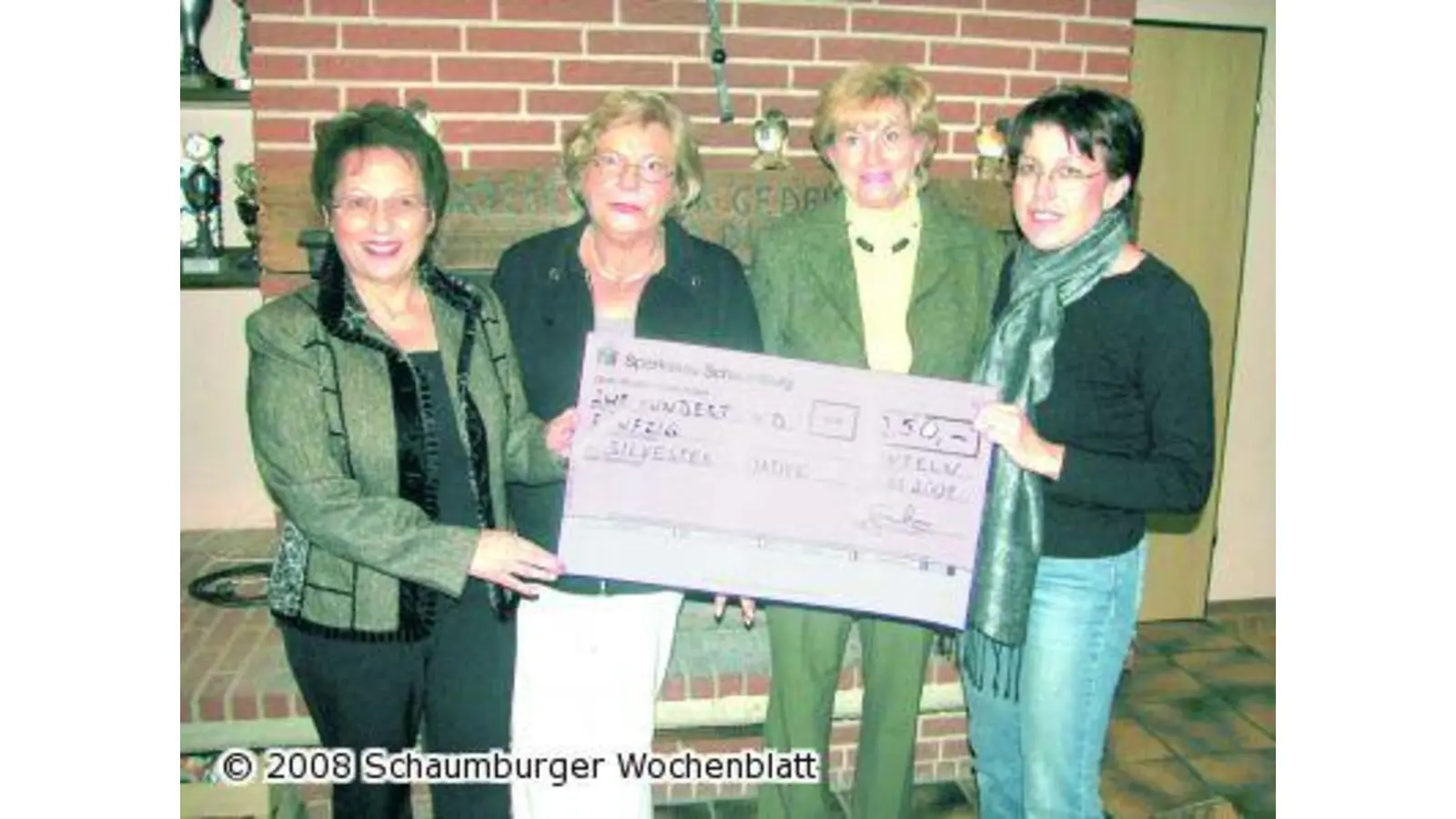 Spende für Silvesterinitiative (Foto: km)