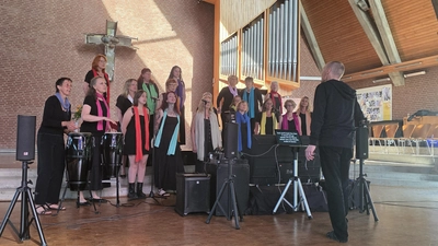 Bei einem Konzert in der Corvinuskirche: Der Voice! Chor.  (Foto: tau)