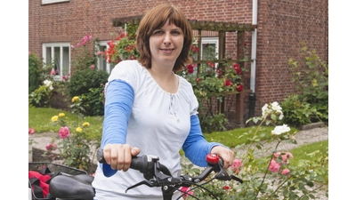 Ina Dunkel ist mit dem Fahrrad unterwegs, um ihre Patienten zu versorgen. (Foto: privat)