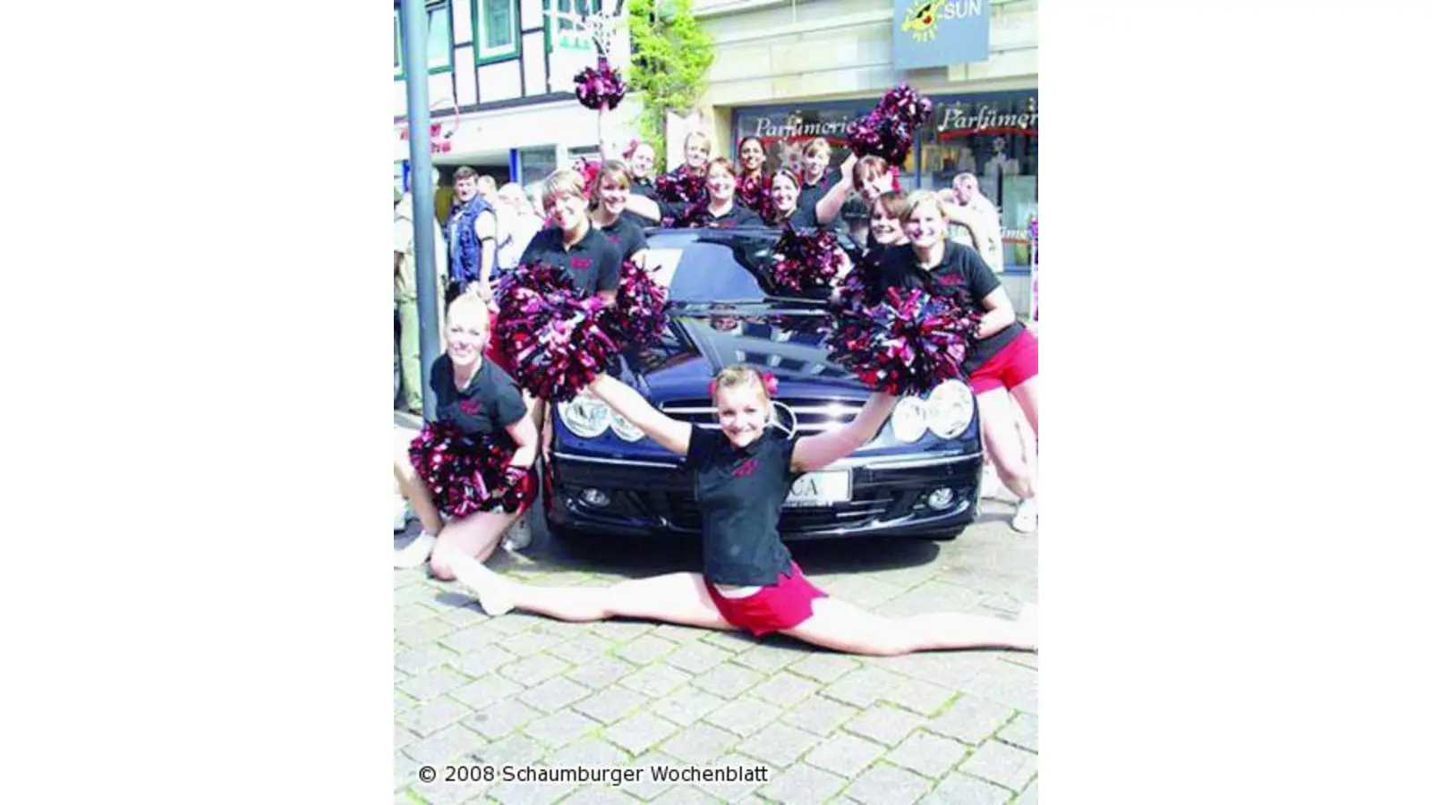 Ein bekanntes Gesicht feiert (Foto: red)