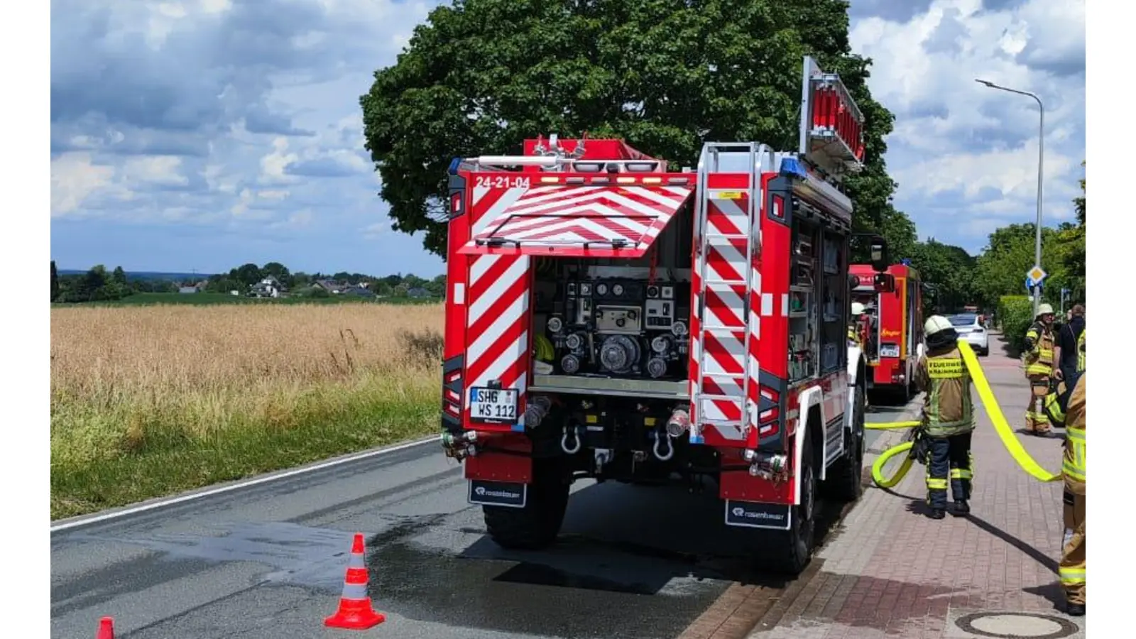 Feuerwehr zu Carportbrand alarmiert. (Foto: privat)
