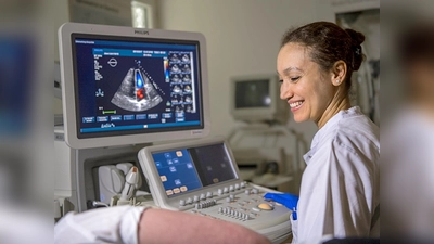 Bereits auf dem Ultraschall erkennt Dr. Aischa Nitardy viel über die Gesundheit des Herzens.  (Foto: privat)