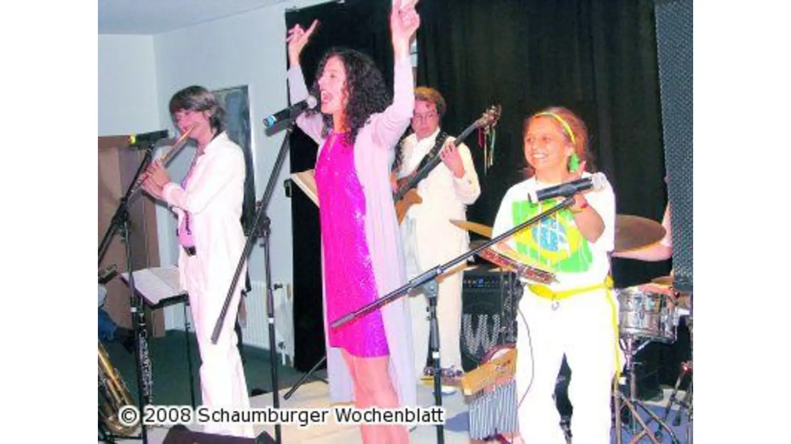 Die Damen in der ersten Reihe sorgen für die perfekte Show (Foto: km)