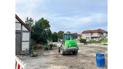 In der Mühlenstraße entsteht derzeit ein neuer Zugang in Richtung Amtsplatz. Im Zuge dieser Bauarbeiten werden auch 15 bsi 20 zusätzliche Parkplätze geschaffen.  (Foto: nd)