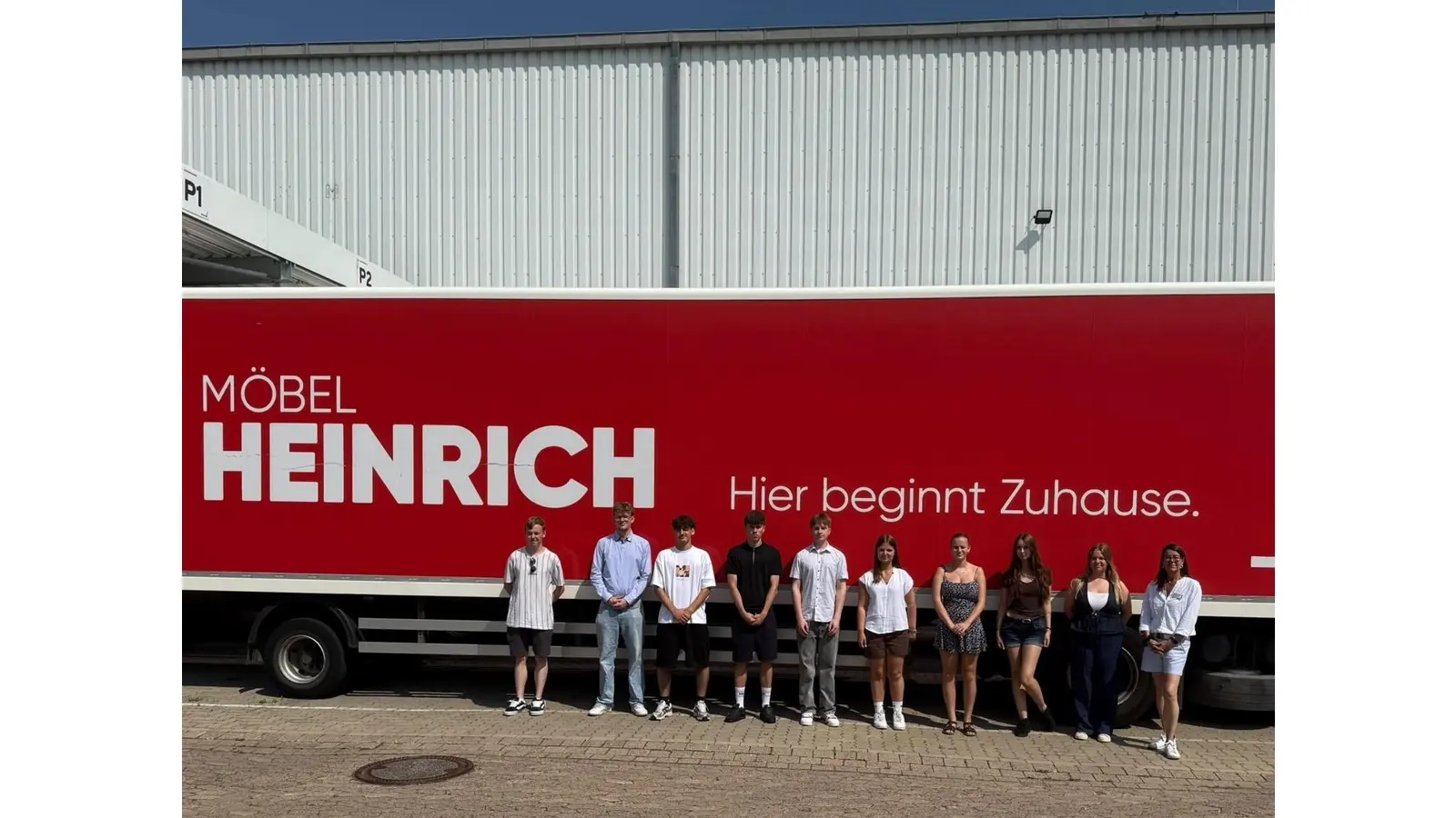 Die Auszubildenden starten bald bei Möbel Heinrich in ihr Berufsleben. (Foto: privat)