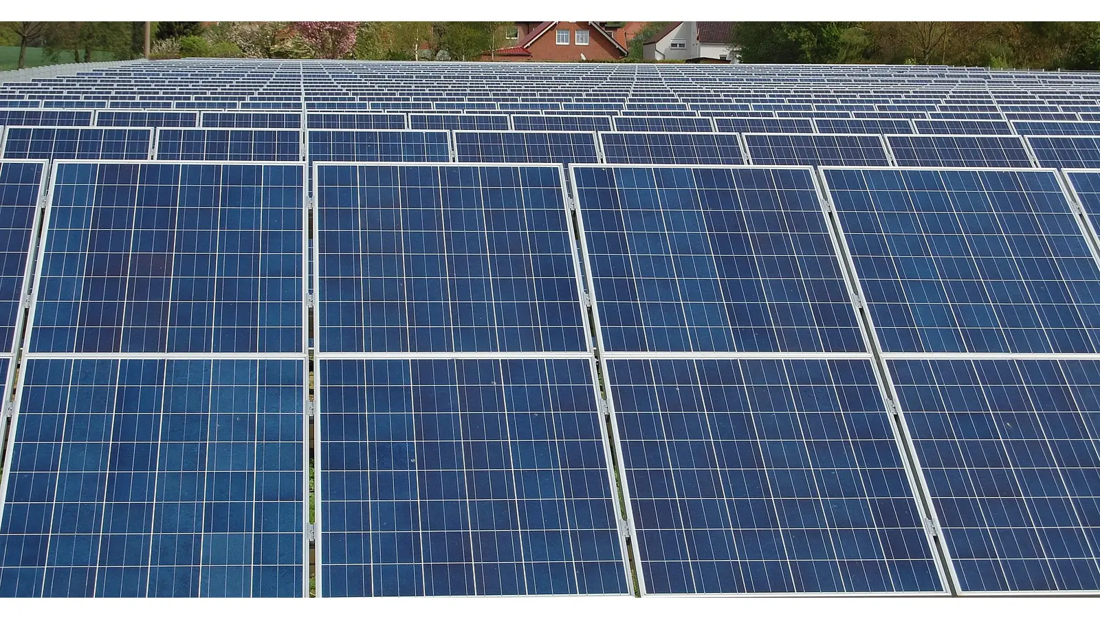 In Krankenhagen soll (wie hier in Deckbergen) eine Freiflächen-Photovoltaikanlage gebaut werden. Bürger des Rintelner Ortsteils machten dagegen im Rahmen der Einwohnerfragestunde der Ratssitzung mobil.  (Foto: ste)