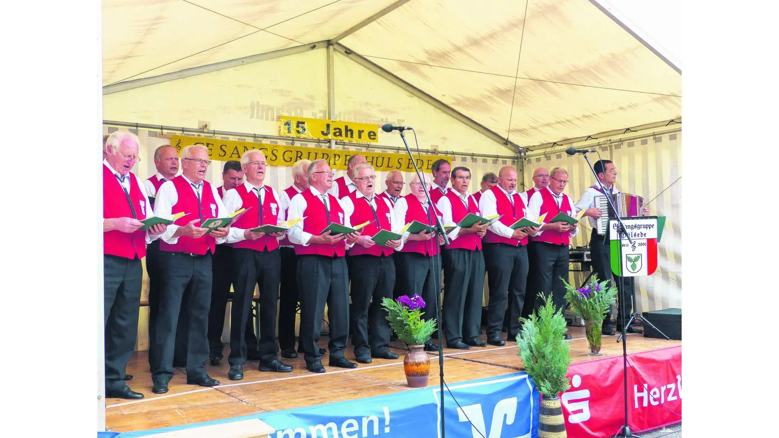 Chor singt auch ein Loblied auf das Dorf (Foto: al)