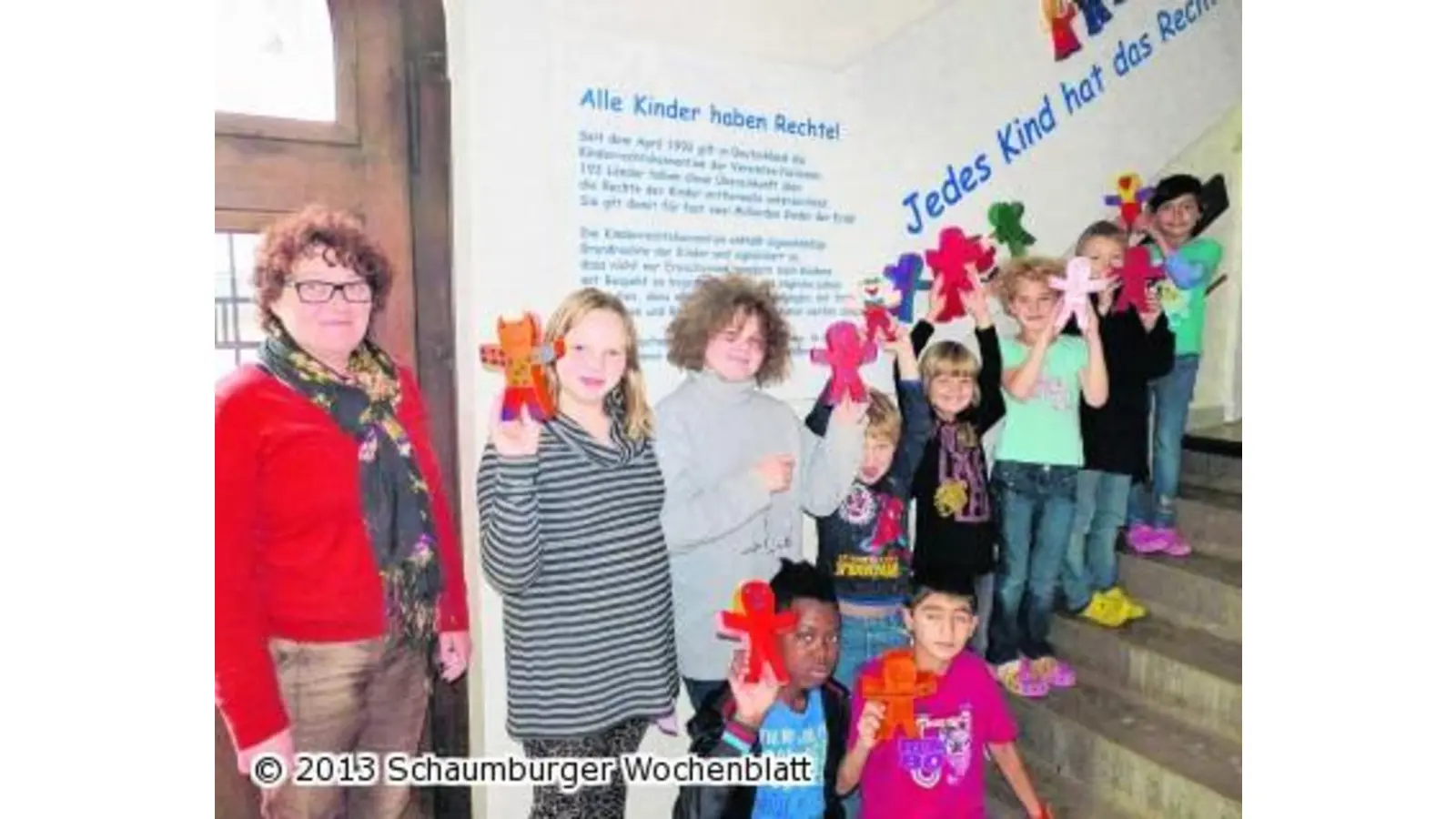 Die Rechte der Kinder hängen im Treppenhaus (Foto: km)