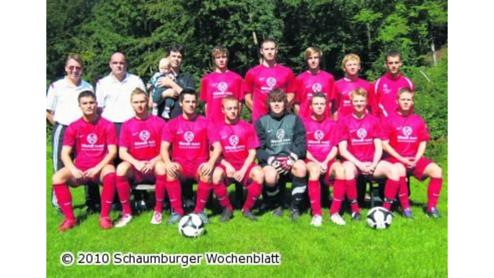 Die Herren spielen in neuen Trikots (Foto: red)