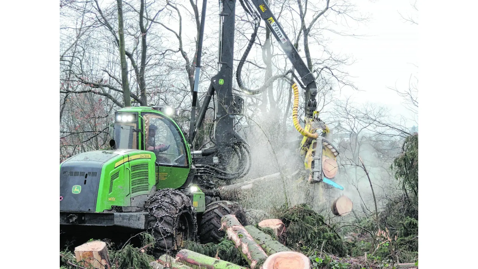 Schwere Maschinen im Deister (Foto: gr)