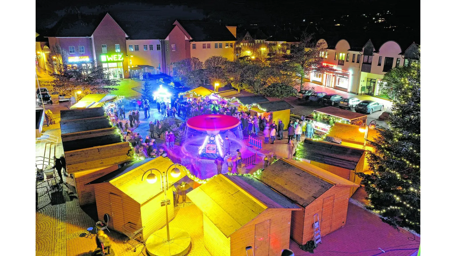 Besucher genießen nachhaltiges Weihnachtsvergnügen (Foto: jl)
