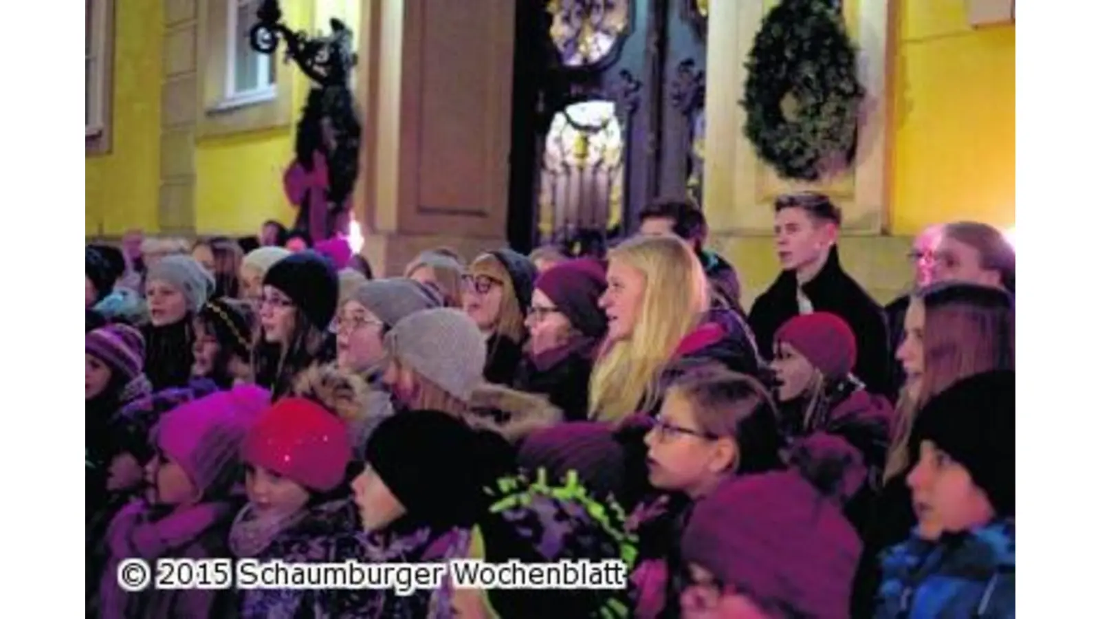 Weihnachtsserenade vor der Schloss-Kulisse (Foto: wa)