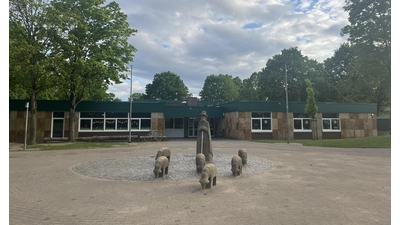 Noch vor dem Baubeginn steht ein weiterer formaler Schritt an: Am Montag, 12. Mai, wird sich der Bauausschuss mit der Änderung des Bebauungsplans für das Schulgelände befassen. (Foto: nd)