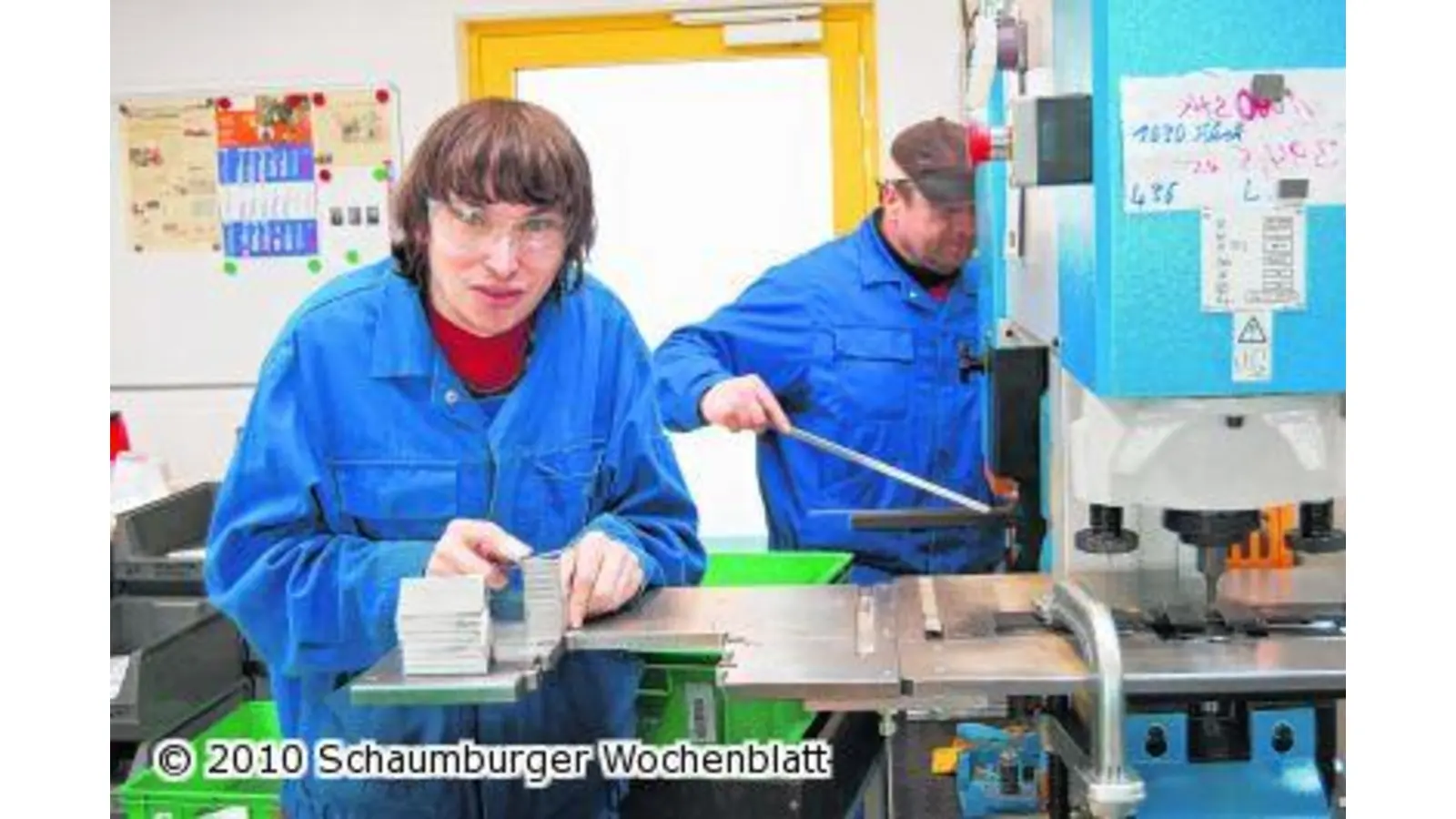 PGB-Werkstatt bemüht sich stets um sehr gute Qualität Besucher informieren sich über die Behindertenwerkstatt in Rinteln (Foto: ste)