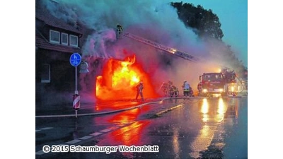 Großbrand wütet in ehemaliger Gaststätte (Foto: em)