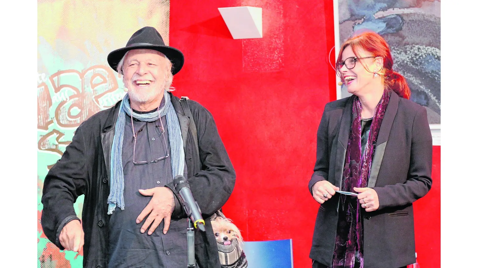 Dichter-Wettstreit im Schloss-Innenhof (Foto: bb)