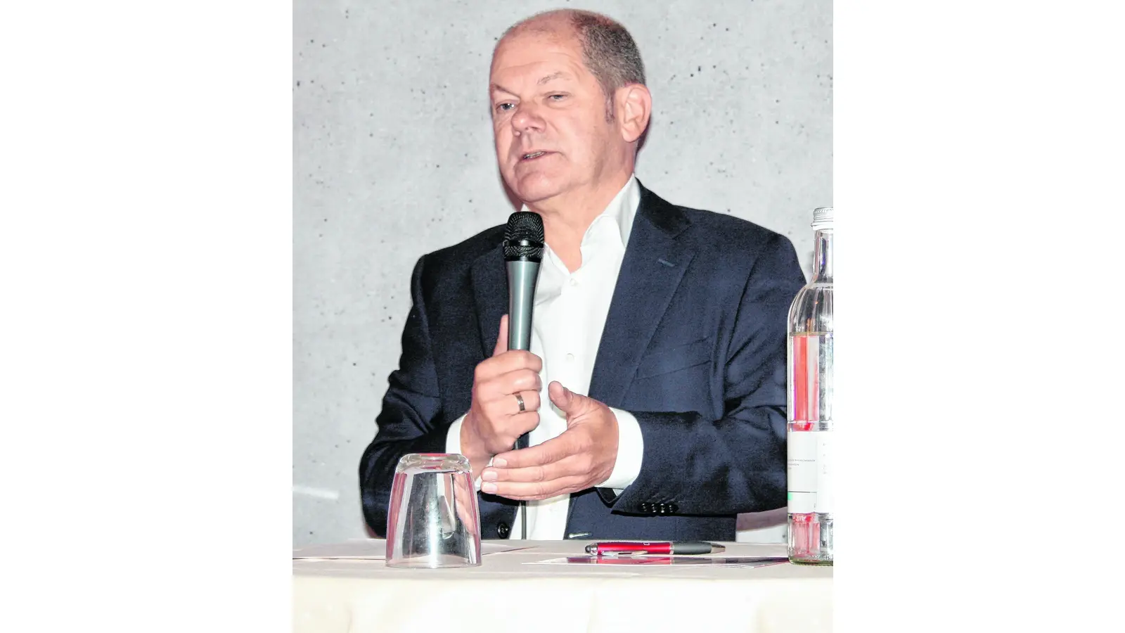 Im Gespräch mit Olaf Scholz (Foto: pp)