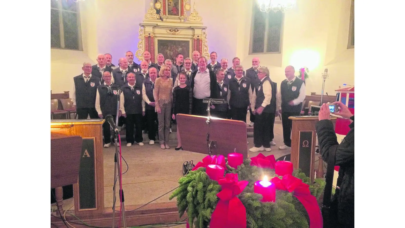 Pastor singt Seemanns-Ballade (Foto: gi)