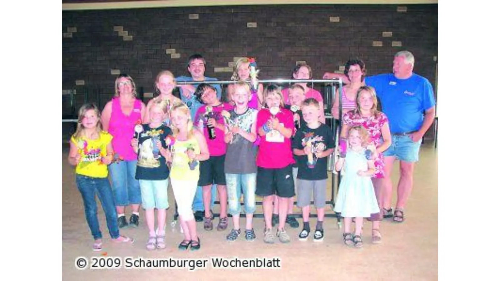 Kinder basteln Rasseln und Trommeln (Foto: red)