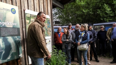 Eine internationale Gruppe traf sich im Schutzgebiet. (Foto: privat)